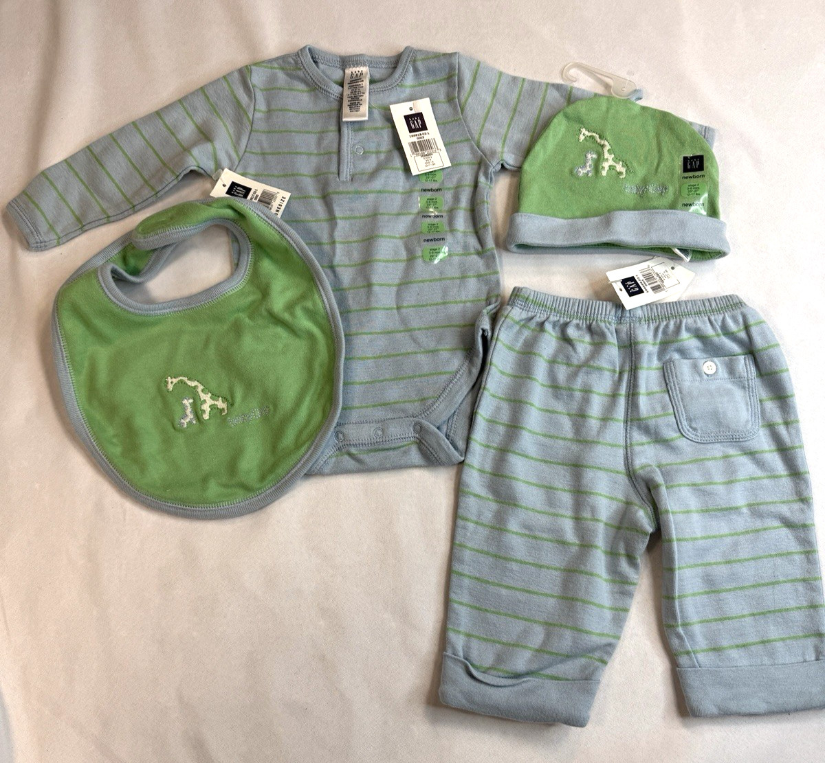 Baby Gap Infant set 4-pc Pants Long sleeve bodysuit Bib Hat 3-6 Months NWT
