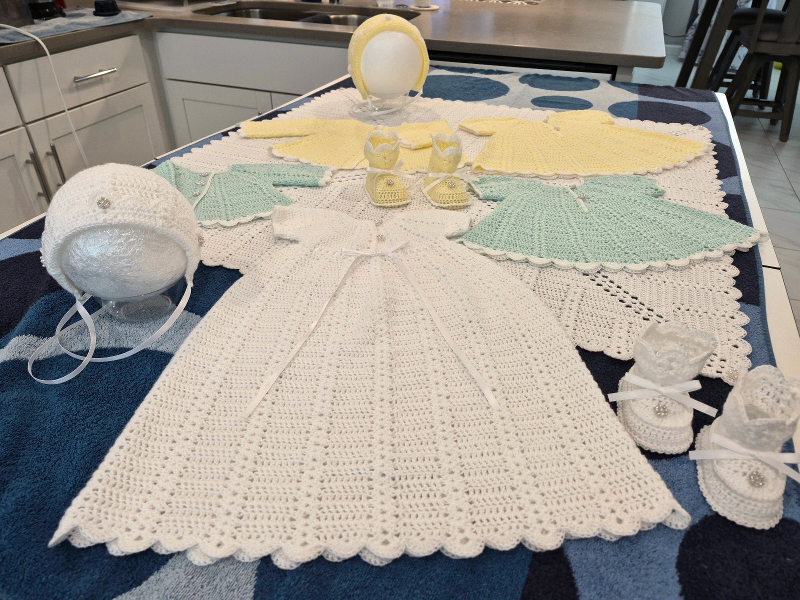 10 PC CROCHET MULTI SIZE MULTI COLOR CHRISTENING LAYETTESET-NEW-SIZE NB-3M/4-6M