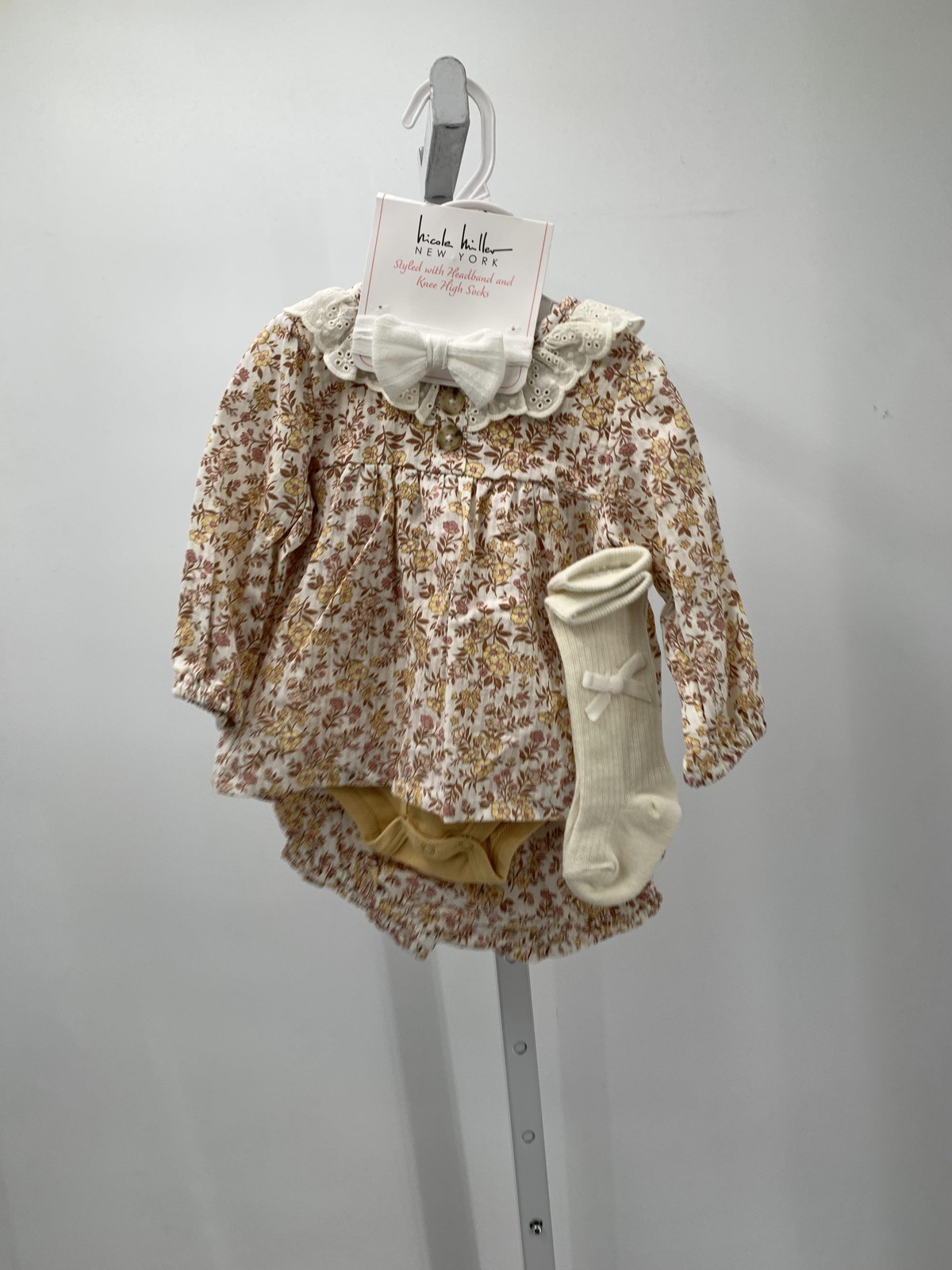 Nicole Miller Size 6-9 mon Girls 2 Pieces