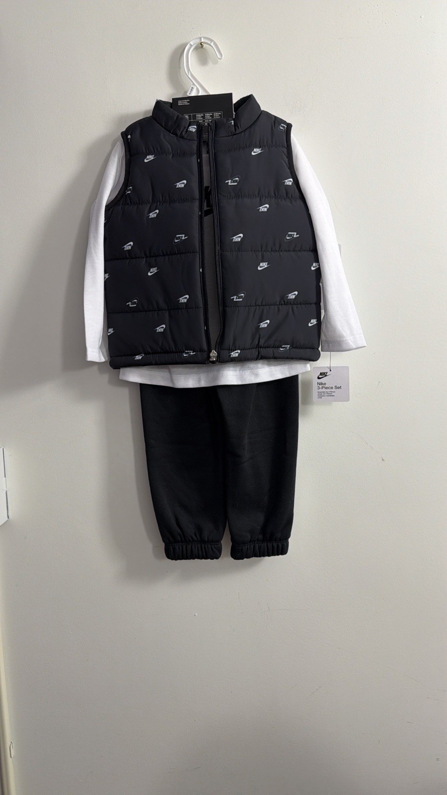 This three-piece Nike set includes a black quilted vest.
