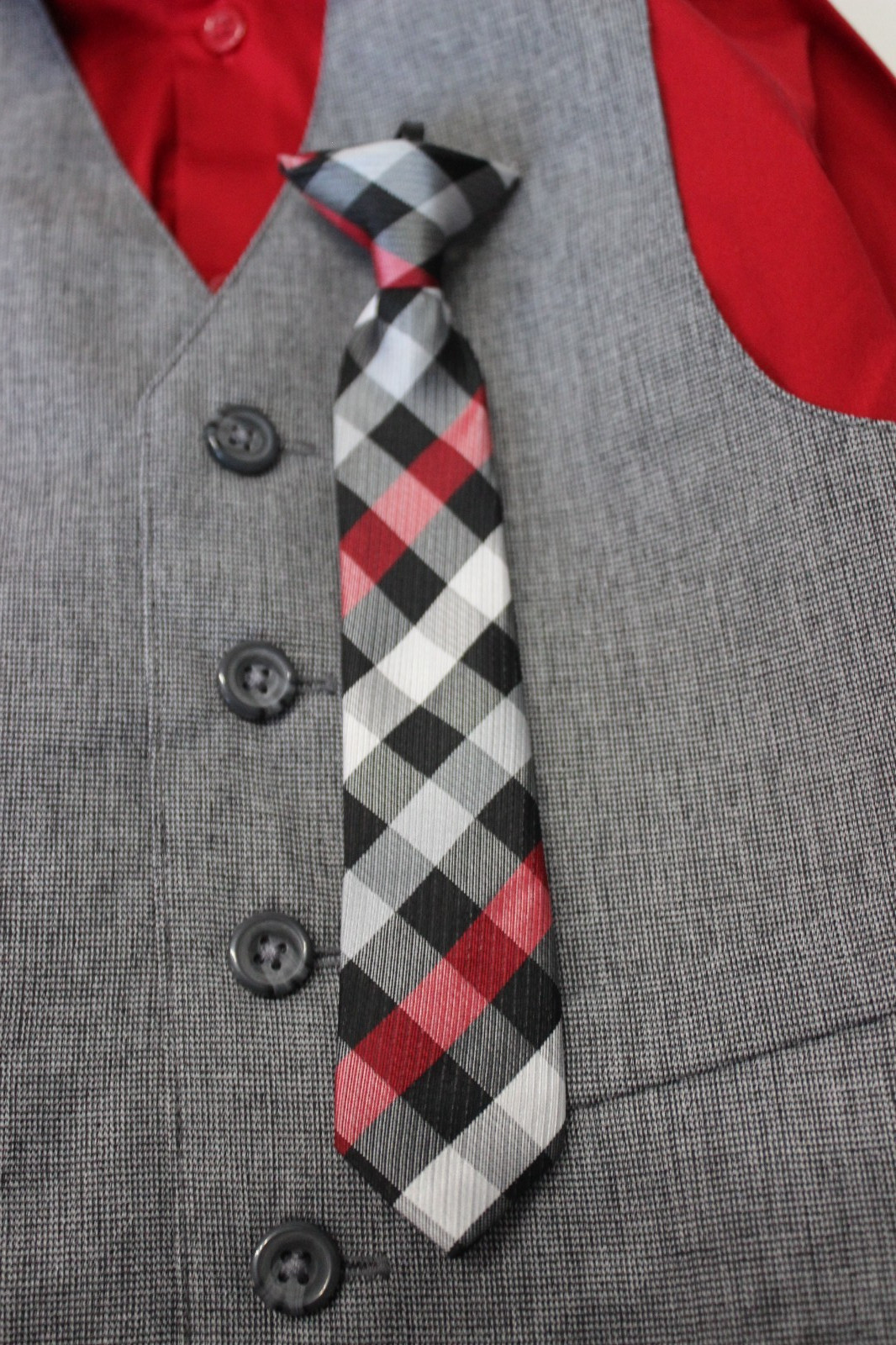 Van Heusen 3-Piece Set Boys’ Size 4T Red Shirt Gray Vest Plaid Clip-On Tie NWT