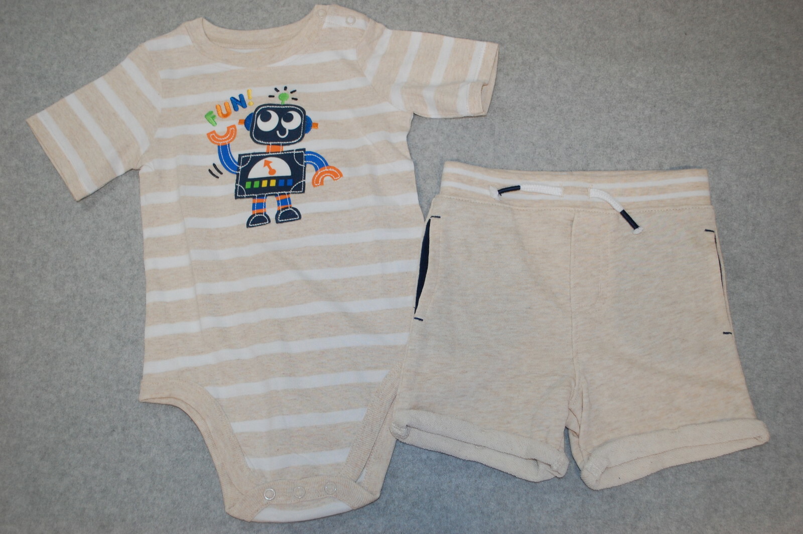 Baby Boys ROBOT “FUN!” T-SHIRT Bodysuit BEIGE WHITE STRIPE Sweat Shorts 18 MO
