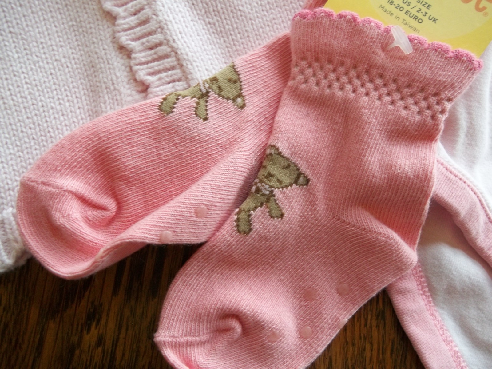 Gymboree ’07 Favorite Toys teddy bear sweater bodysuit socks 3-6 6-12 pink