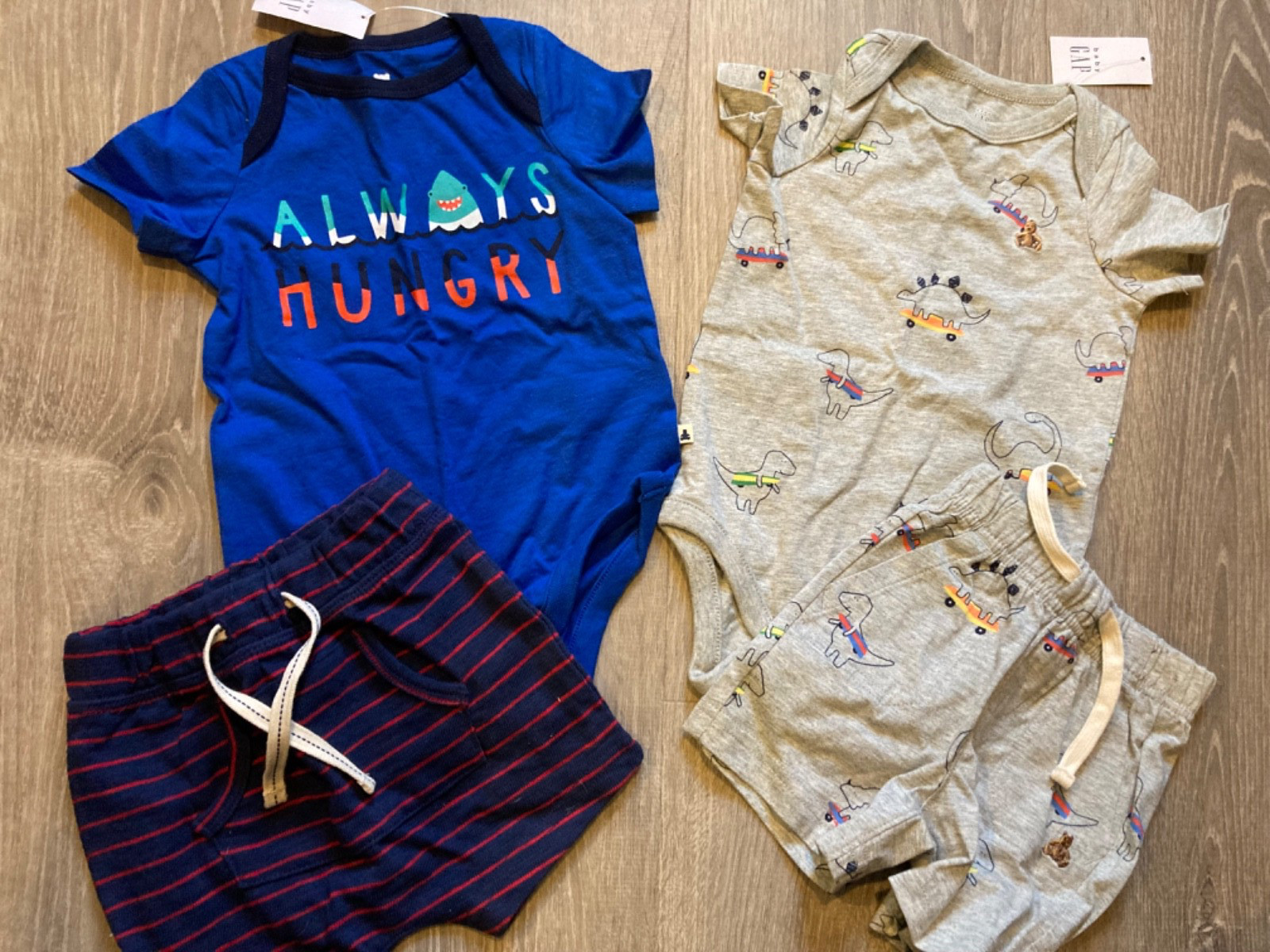 6 9 12 M Baby GAP 4 pc LOT BUNDLE ALWAYS HUNGRY Gray Dinosaur Bodysuit Shorts