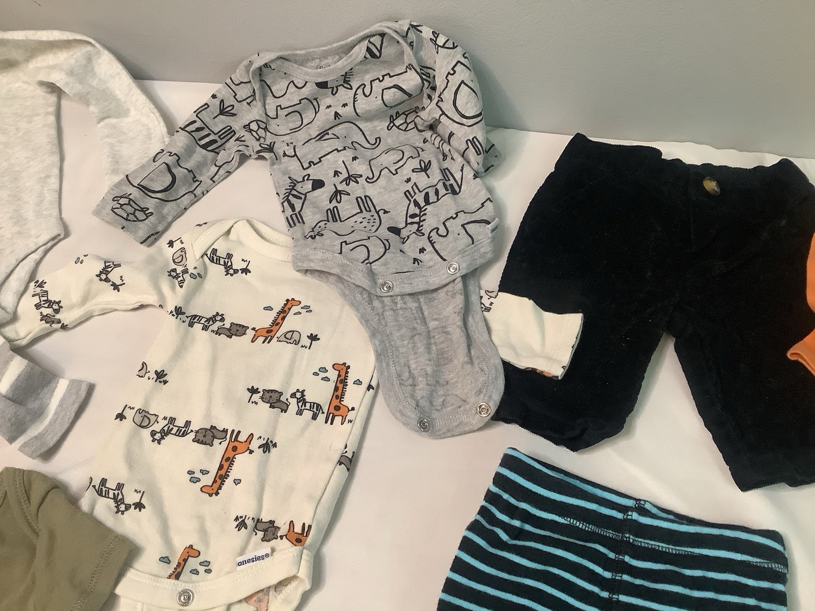 Baby Clothes New Born Boys Mixed Lot Gerber Onsies 6 Hats Lion Webok By Reebok