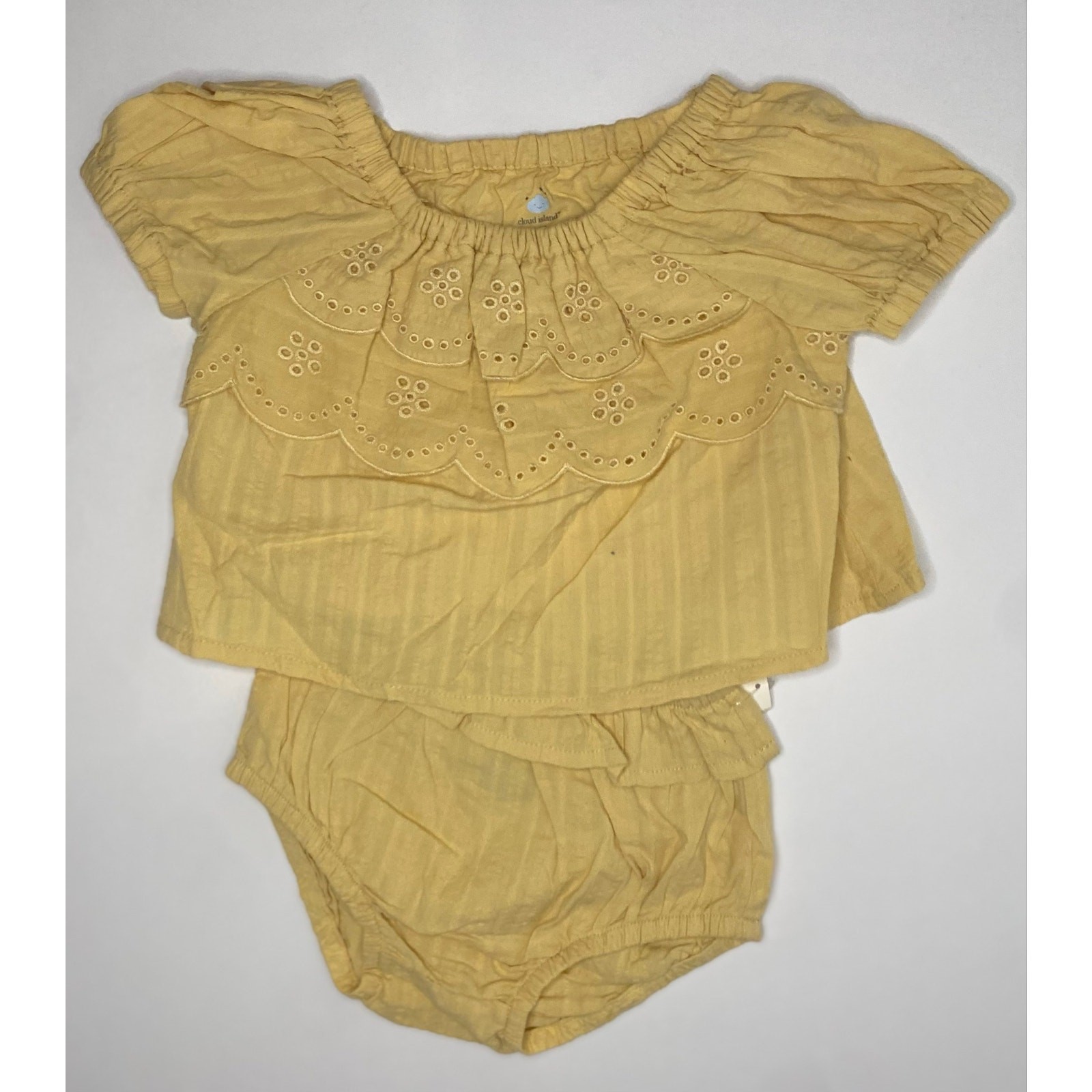 Girls’ 2pc Eyelet Seersucker Set by Cloud Island. 3-6 months, New without tags
