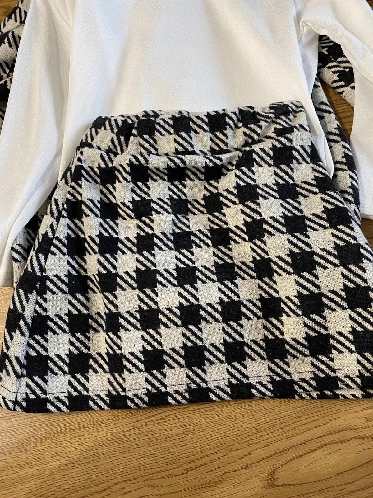 Girl’s set – BRAND NEW – Jacket, shirt, skirt and hat Size 4/5Y. Made. in Turkey