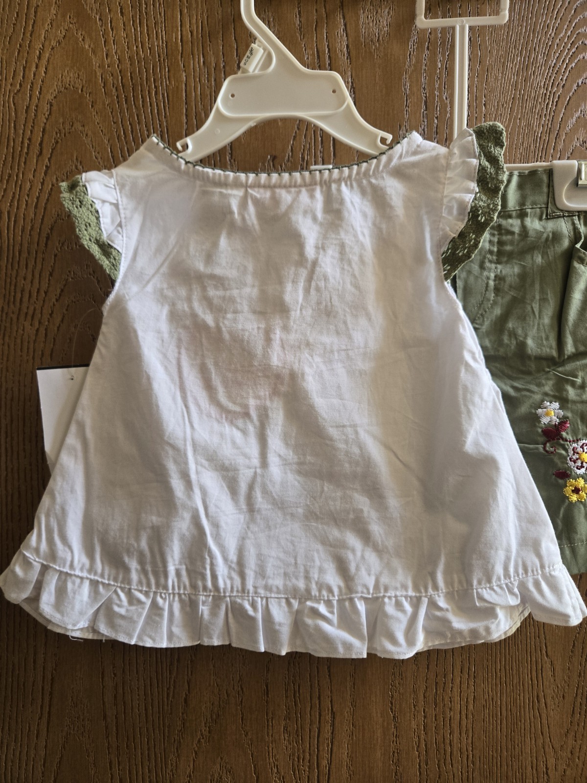 NWT Size 6-9M Young Hearts 2 piece short set outfit w/ white shirt flowers green