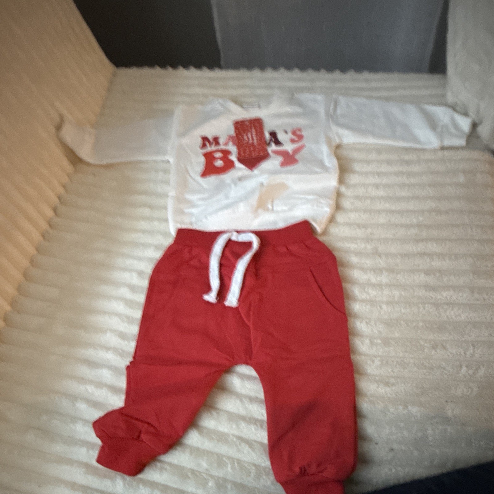 Newborn Boys 2-Piece Set White “Mommy’s Boy” Graphic Tee & Red Drawstring Pants