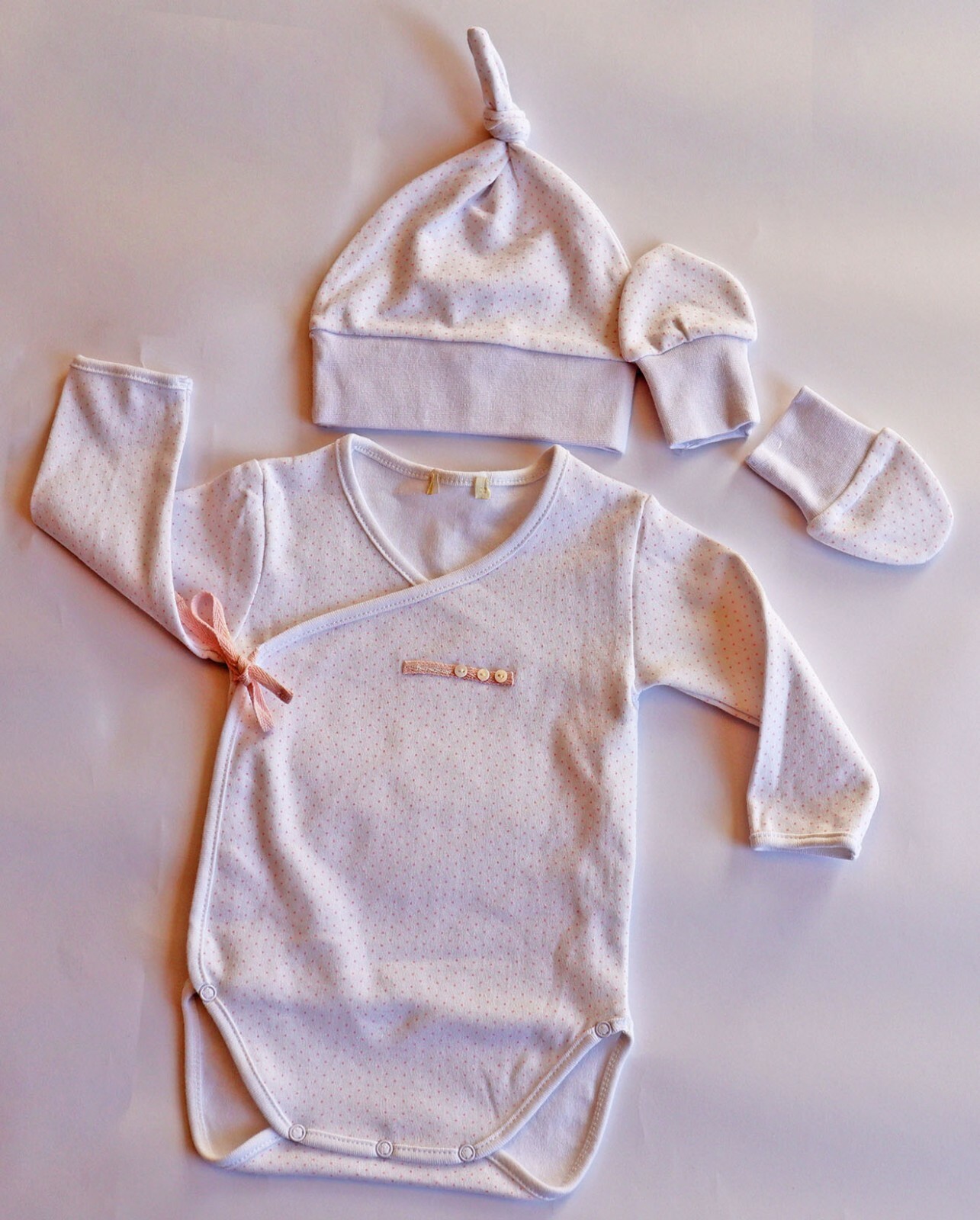 Adorable Newborn Cotton Romper Set – Long Sleeve Bodysuit with Hat & Mittens