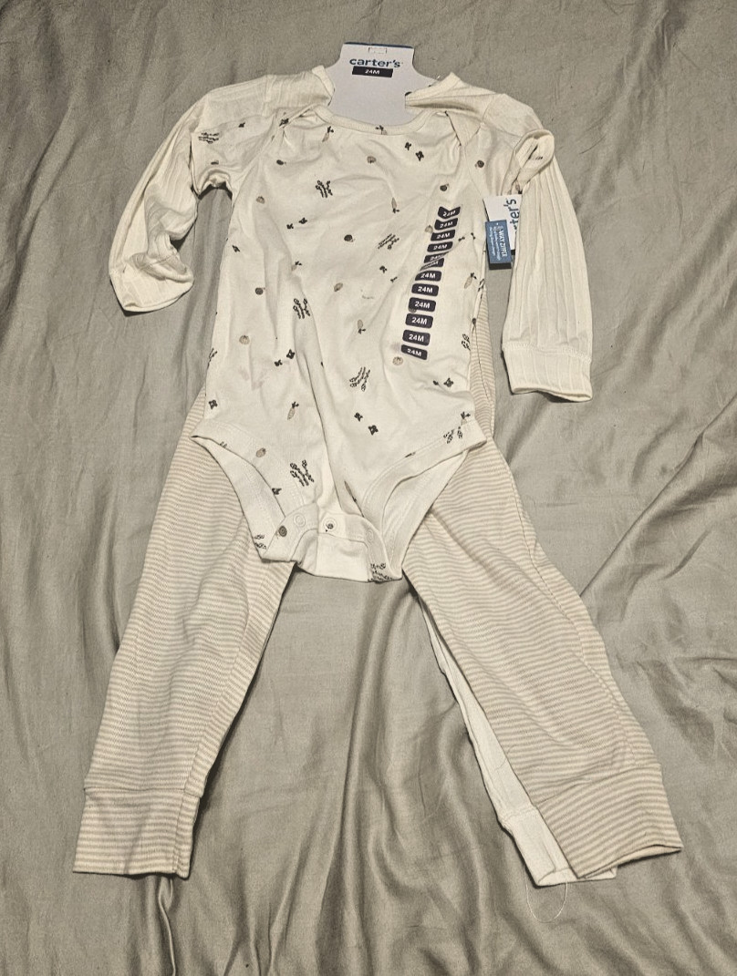 Carters 3 Peice suit White Size 24M ( Light Stain On Front)