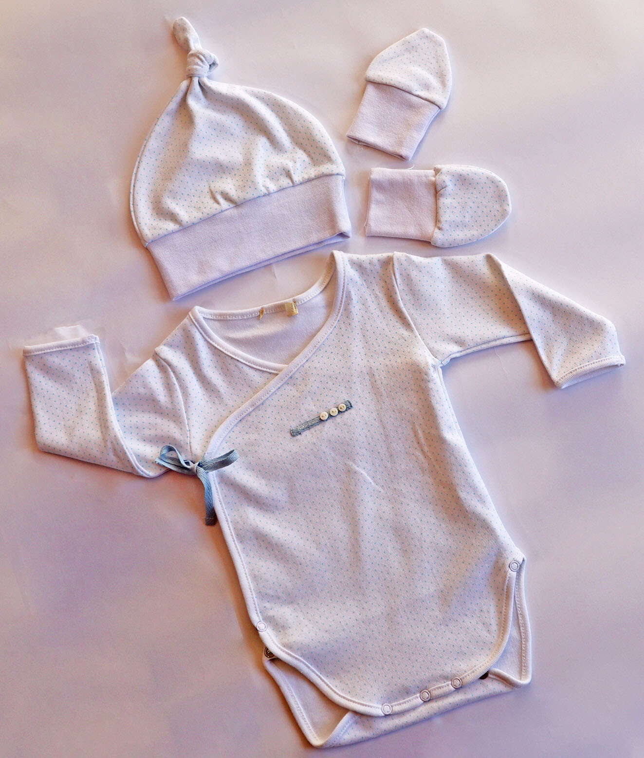Adorable Newborn Cotton Romper Set – Long Sleeve Bodysuit with Hat & Mittens