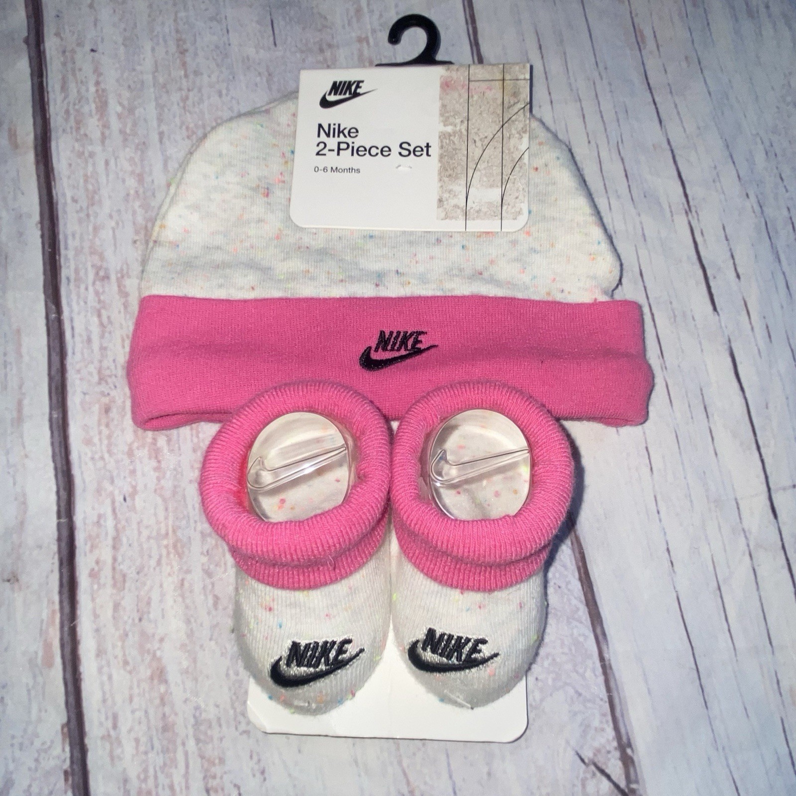 Nike 2 Piece Baby Girl Gift Set Booties & Hat Age 0-6 Months Pink Confetti B15