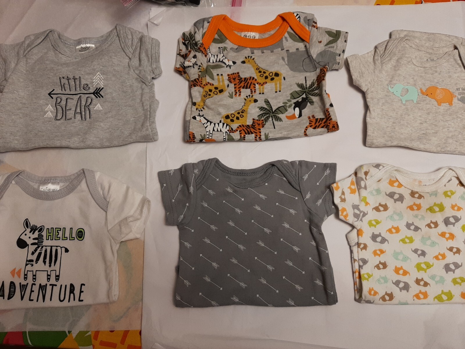 6 Short Sleeve Bodysuits NB 0-3 M animals 1 piece baby good condition