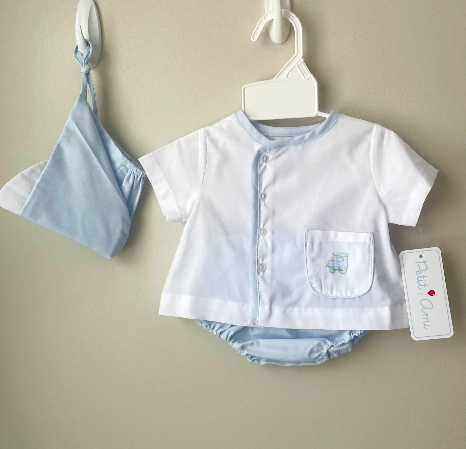 NWT Petit Ami White Blue 3pc Train Batiste Diaper Set Newborn Baby Boys NB & Hat
