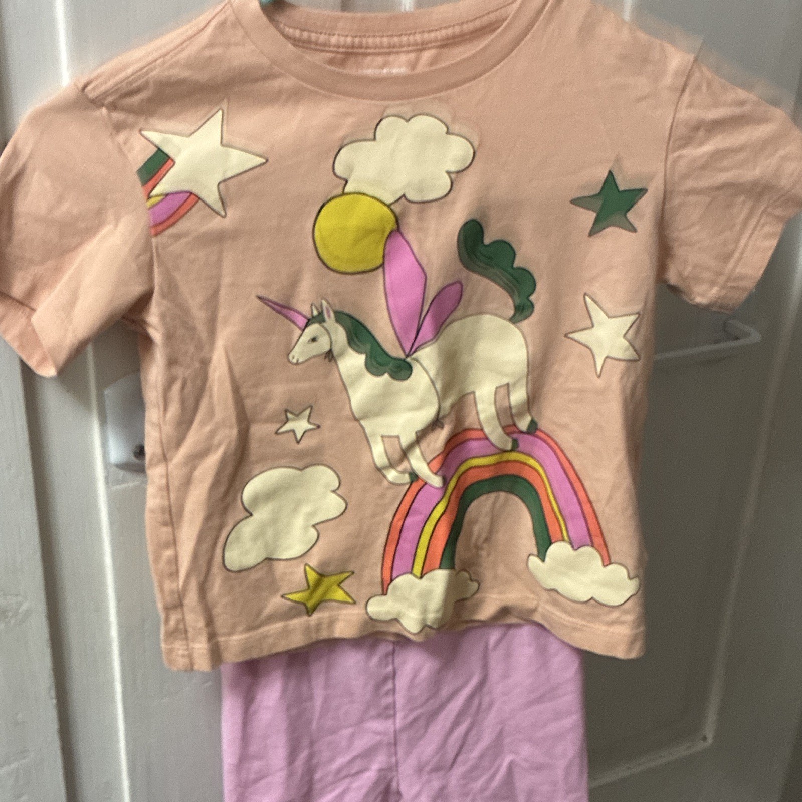 Amazon Essentials Girls 4T 2pc Unicorn Rainbow T-Shirt & Shorts Set, Pullover