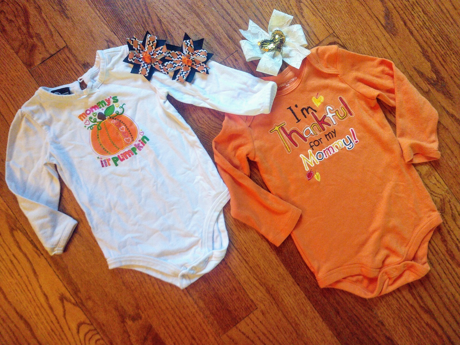 Baby Girl sz.18/24 month Halloween/Thanksgiving Outfits & Hairbows. EUC!