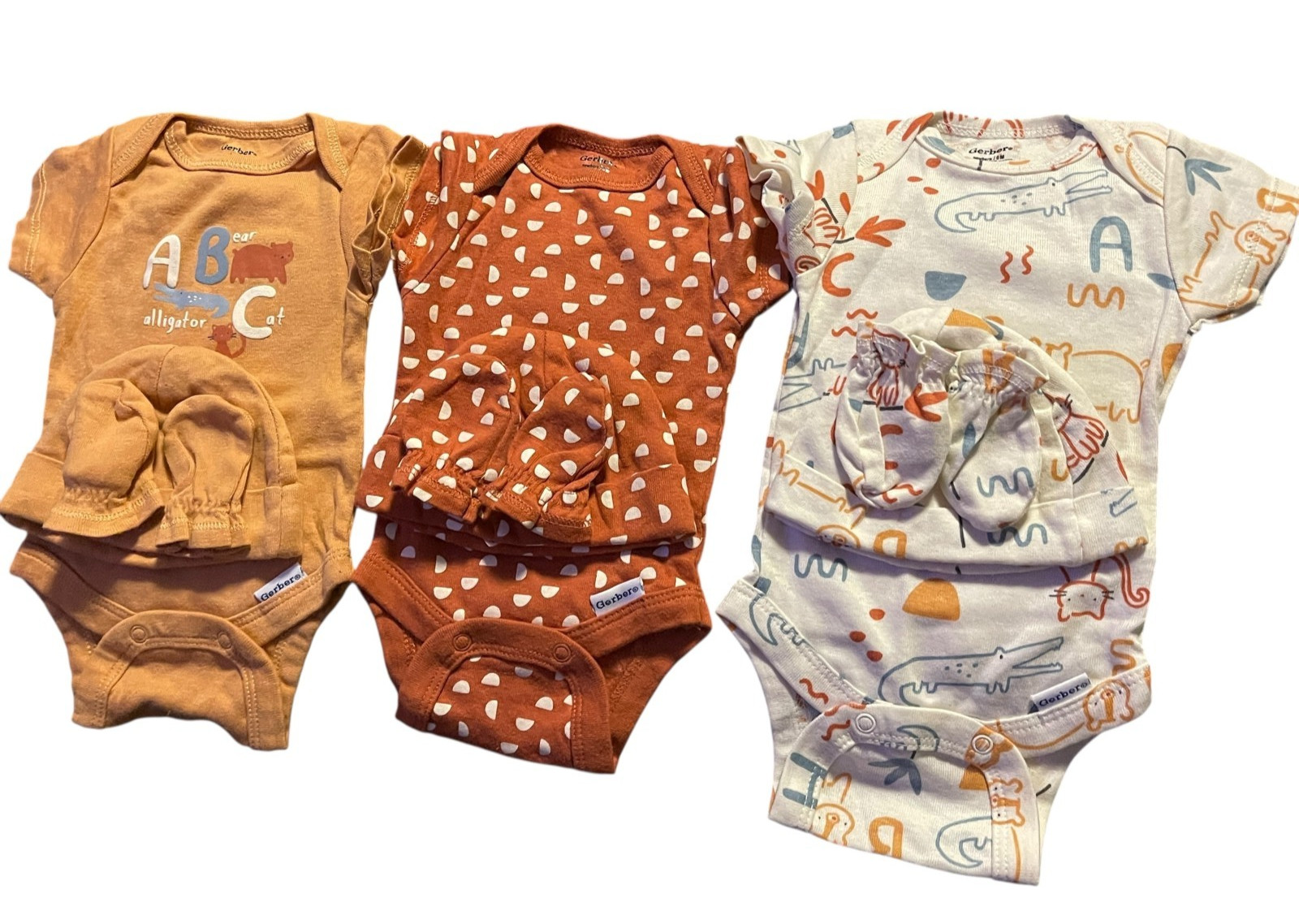 Gerber Onesie 9 Piece Set (Unisex Newborn Baby) x3 Onesies, x3 Beanies, x3 Socks