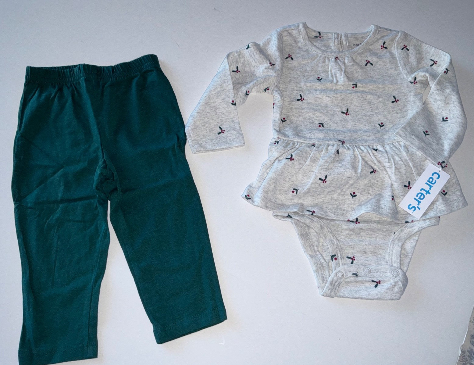 NWT Carter’s Baby Girl 2-Piece Bow Print Bodysuit & Pant Size 12 months