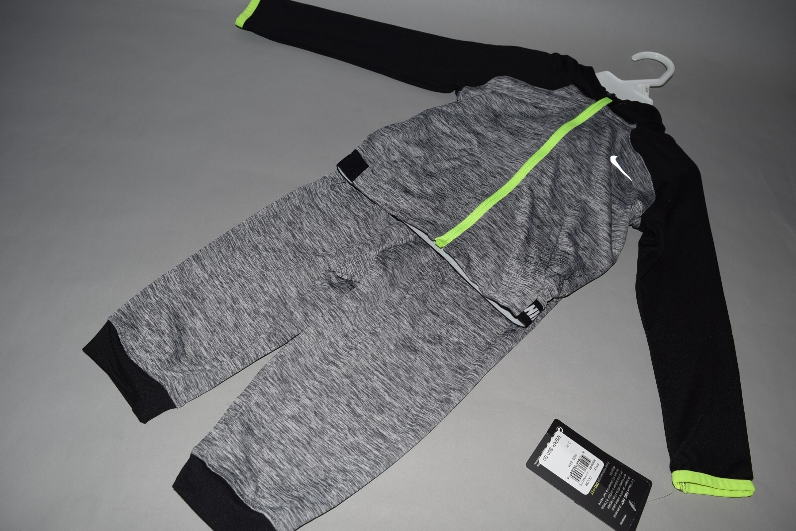 NWT! $60 Baby Infant Nike tracksuit 2-piece set sz 12-24m newborn black grey