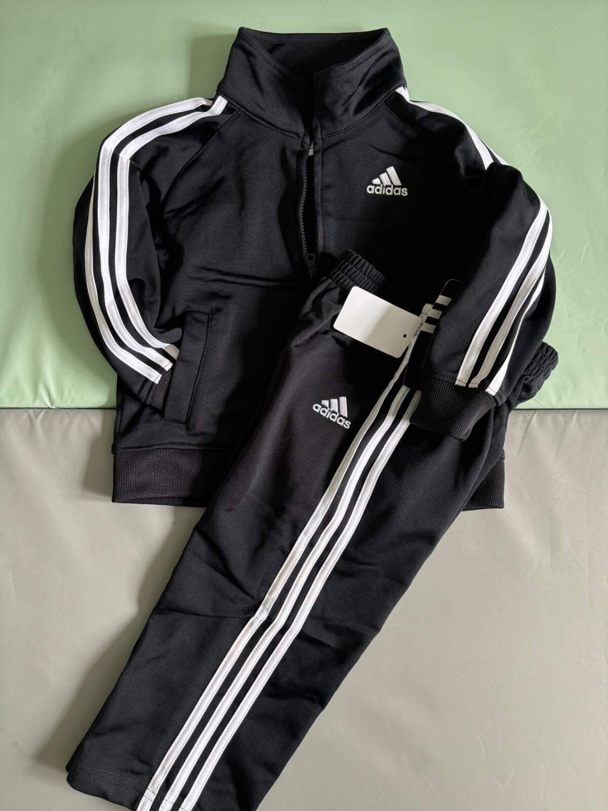 New ADIDAS Boys 2 Pc Tracksuit Track Suit Jacket Pants Baby 12 Months NWT