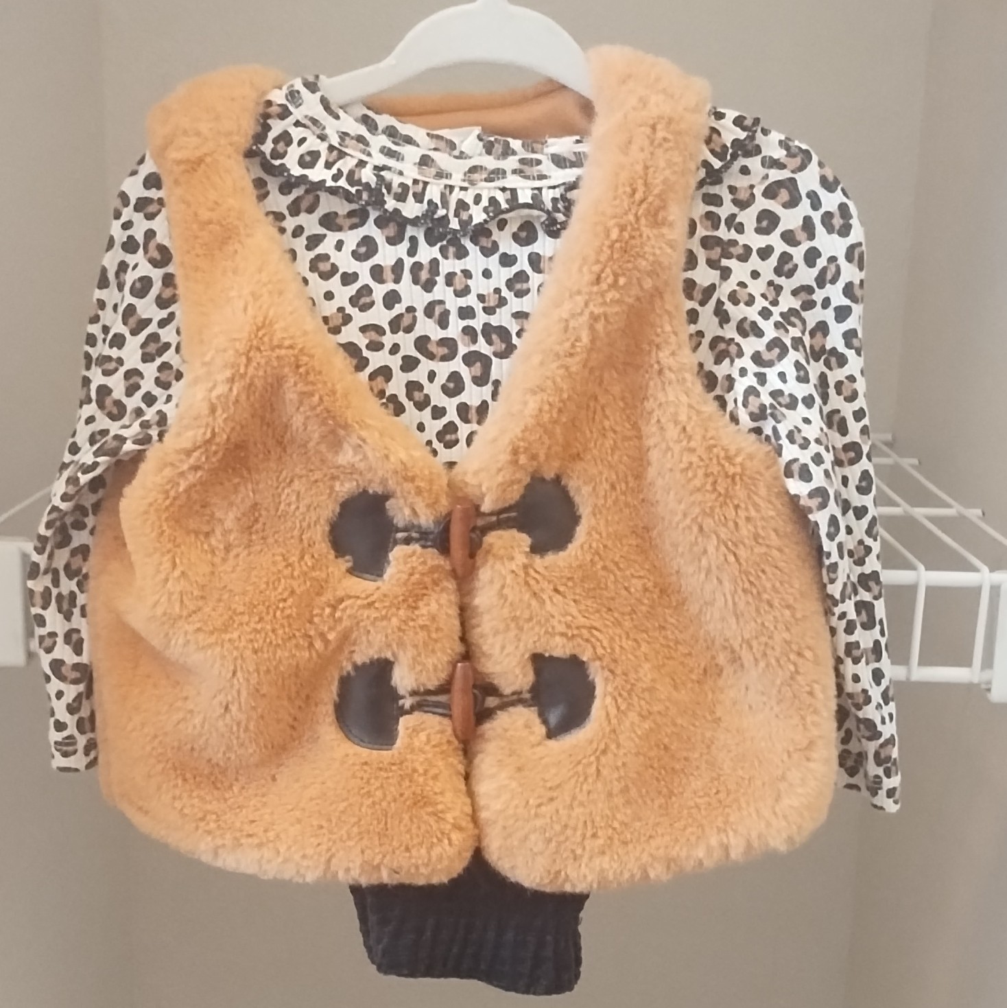 Girls 3-Piece Leopard Print Long Sleeve Top & Faux Fur Toggle Vest Pants Set