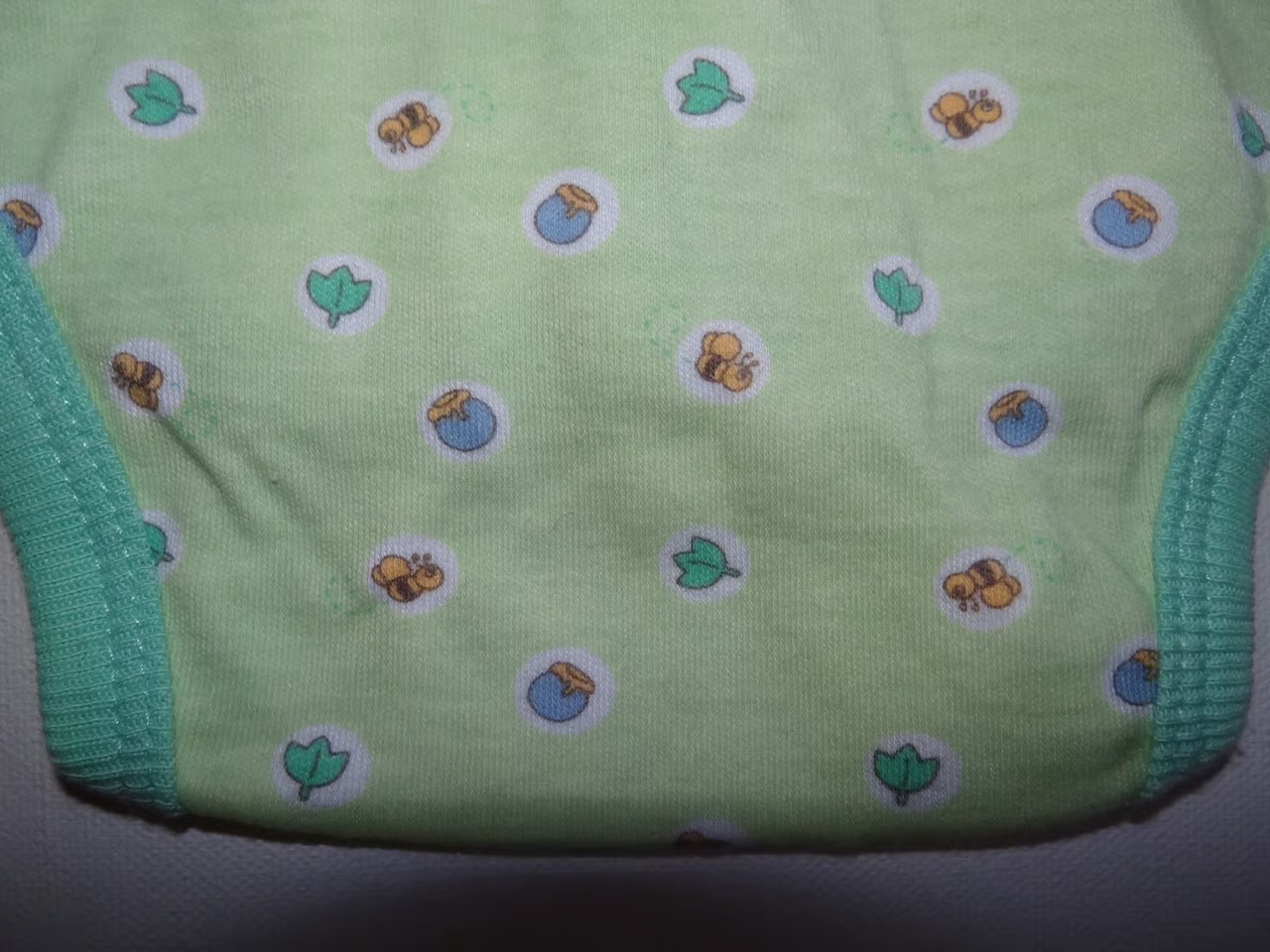 Vintage Disney POOH romper w/ booties sz 6-9 mo leaves honey pot bees green
