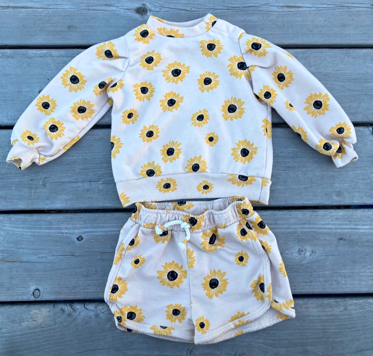 Jessica Simpson Toddler 18 Mo Girls Shorts Shirt Set Sunflowers Boho Sweet EUC