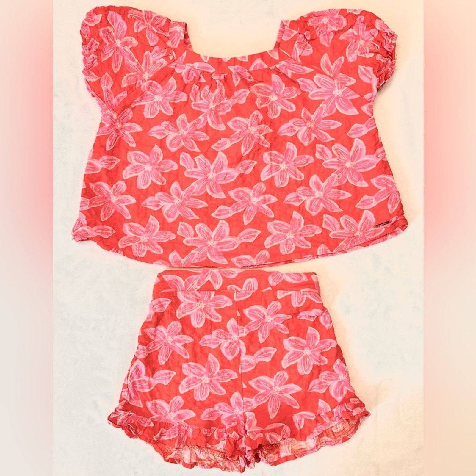 Tahari Girl Set Size 6 Pink coral Floral ruffle Hawaiian top shorts Outfit