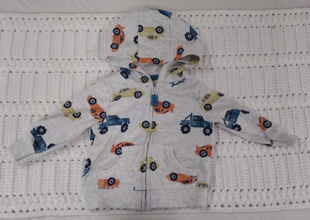 Carter Lot Of 5 Boys 6M – 2 Gray 1 Pc., 1 Green 1 Pc., 1 Full Zip Hoodie, 1 Pant