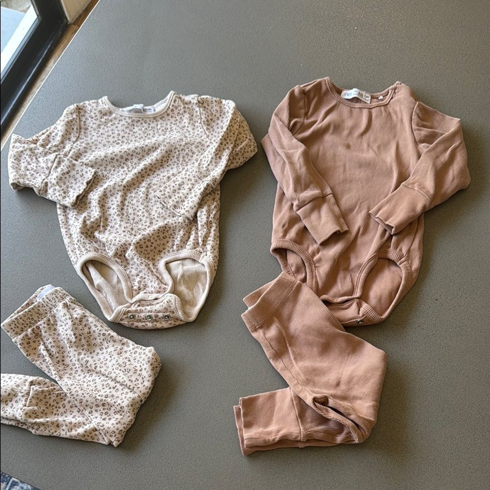 Zara Baby 4 Piece Bodysuit Bundle Ribbed Floral Neutral 9–12M