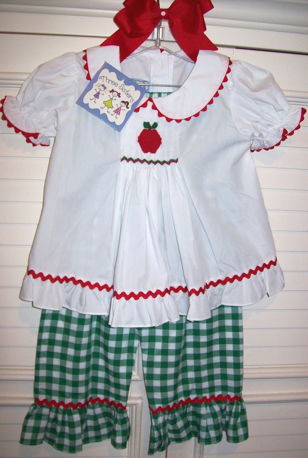Girl 4T: Boutique NWT ~THREE SISTERS~ Smocked Apple-Themed Top & Bloomers Set