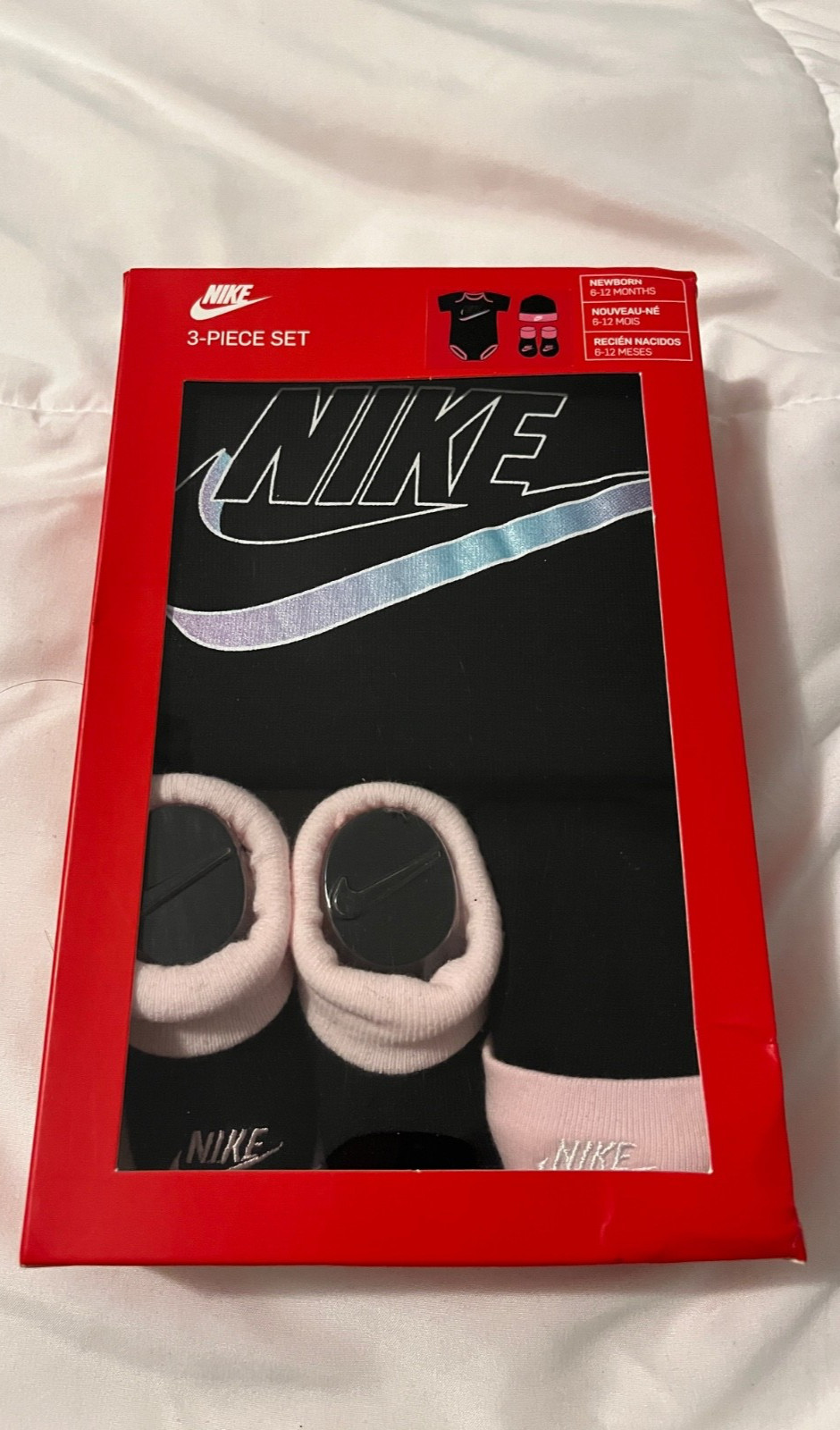 Nike Newborn 3-Piece Set Hat booties bodysuit 6-12 Months