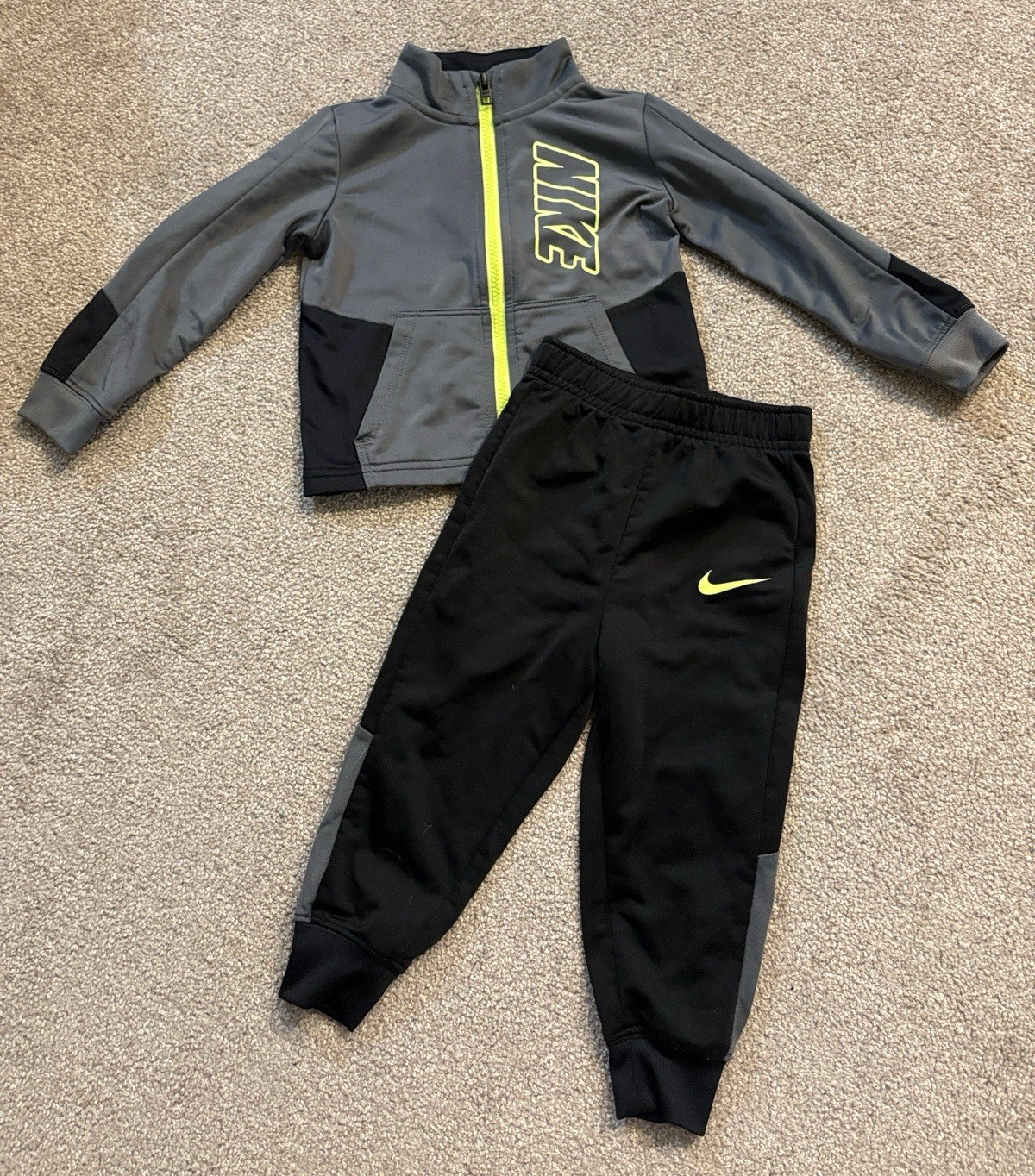 Nike Toddler 2-Piece Colorblock Fleece Zip Jacket & Pants Set 24M