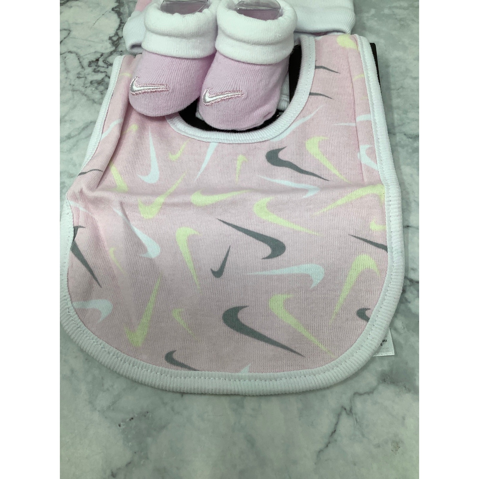 Nike Baby’s Newborn 0-6 Months Swooshfetti Parade Three Piece Set L3-27