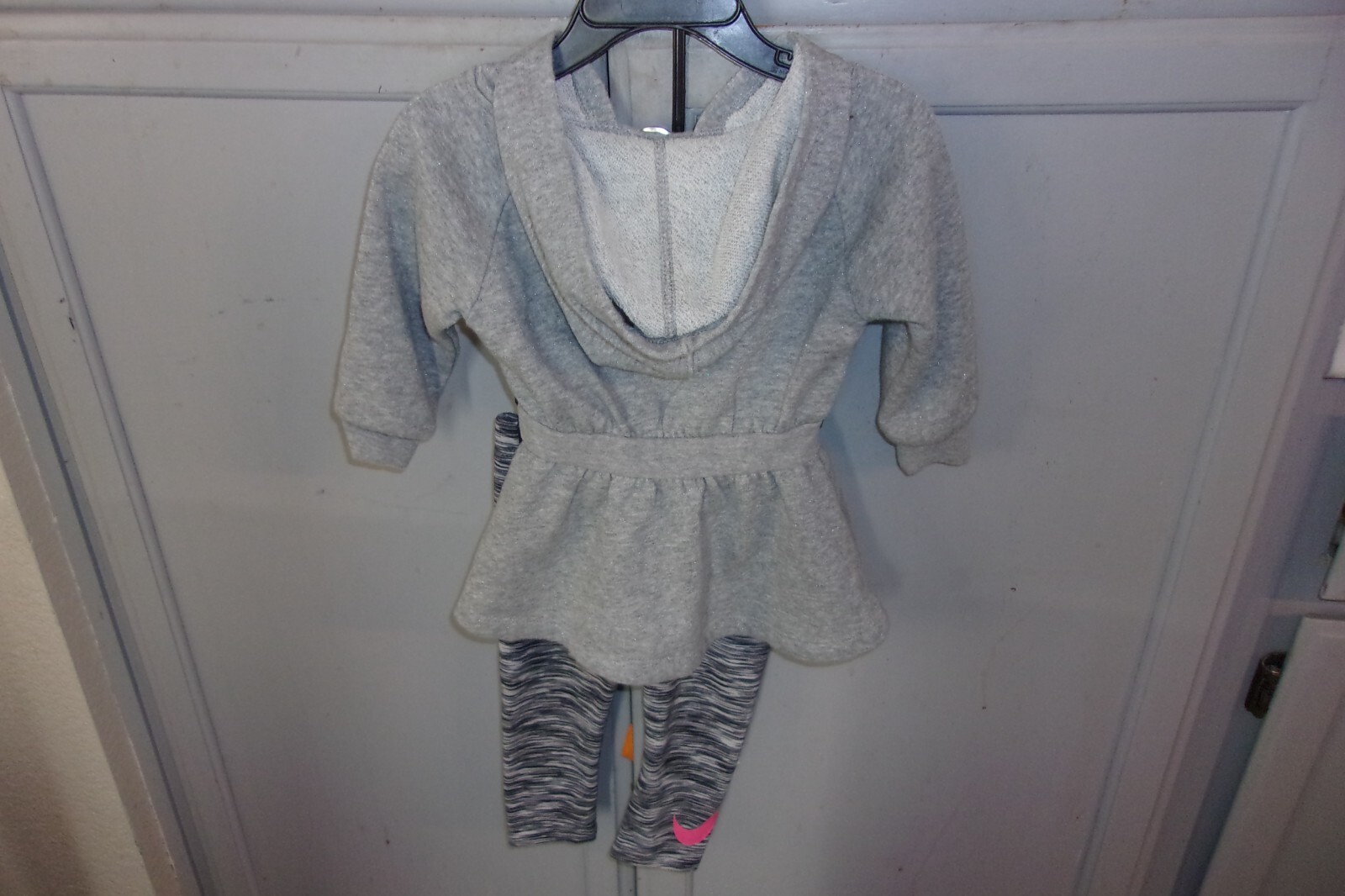 Nike 2 piece fleece hoodie w leggings gray/pink toddler sz 12 mos