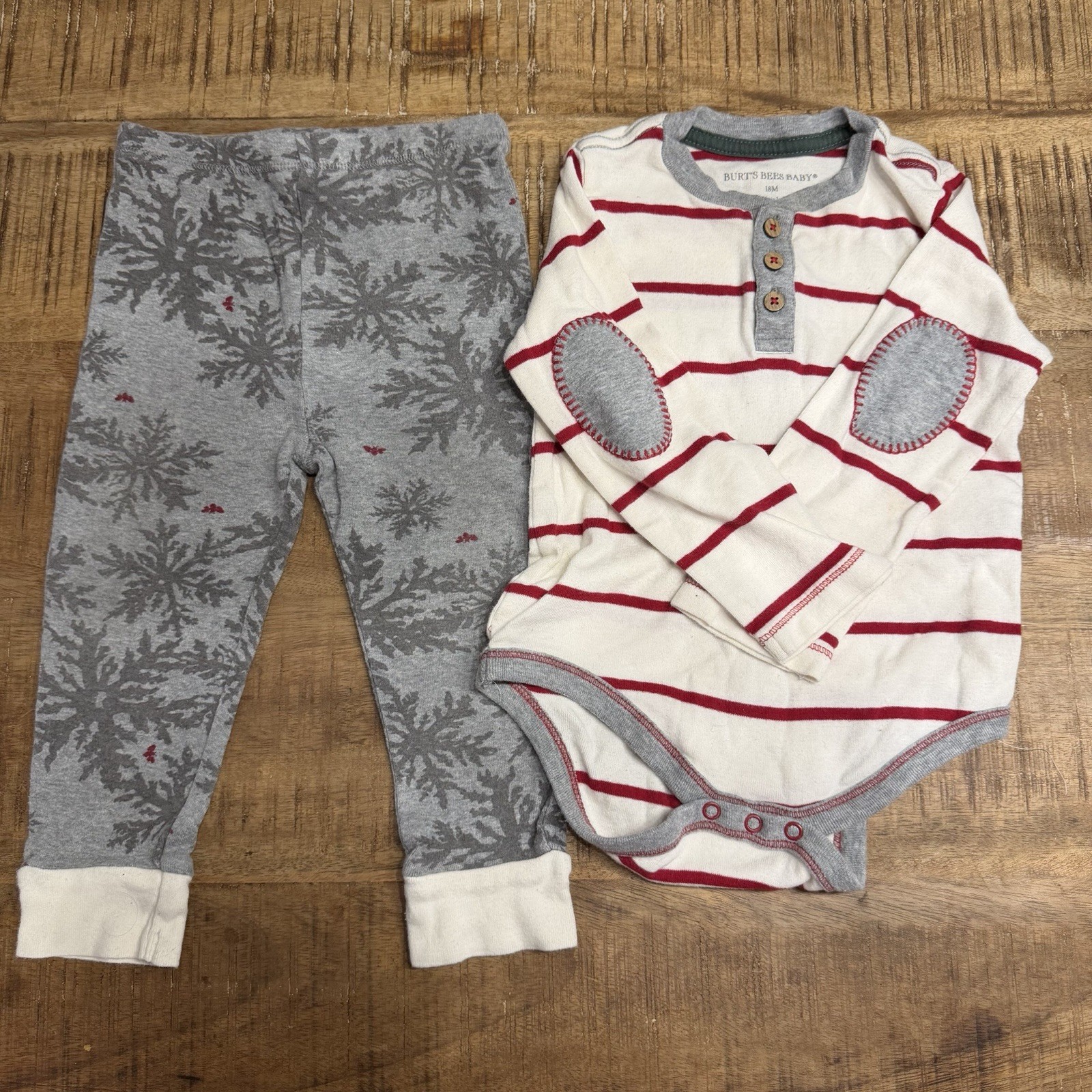 Burt’s Bees Baby Long Sleeve Bodysuit Pants Set Gray Red & Ivory Snowflakes 18M
