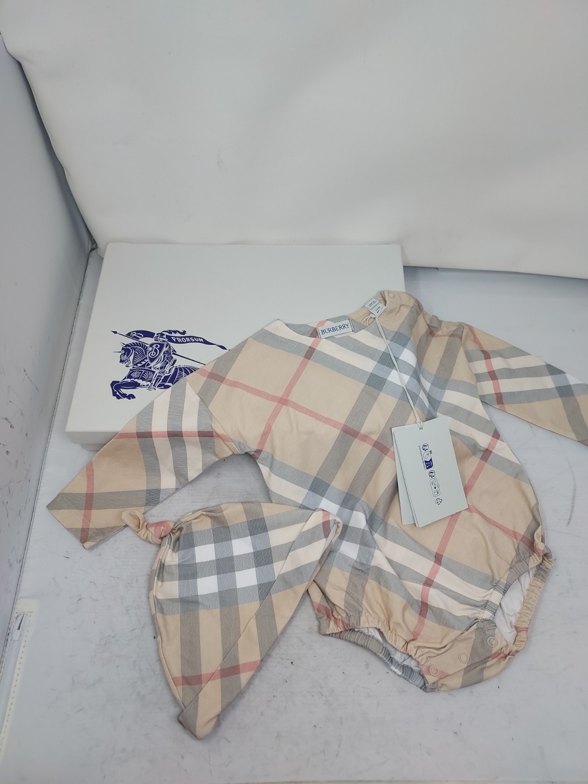 BURBERRY Baby Check Bodysuit Hat Size 12 Months New with box