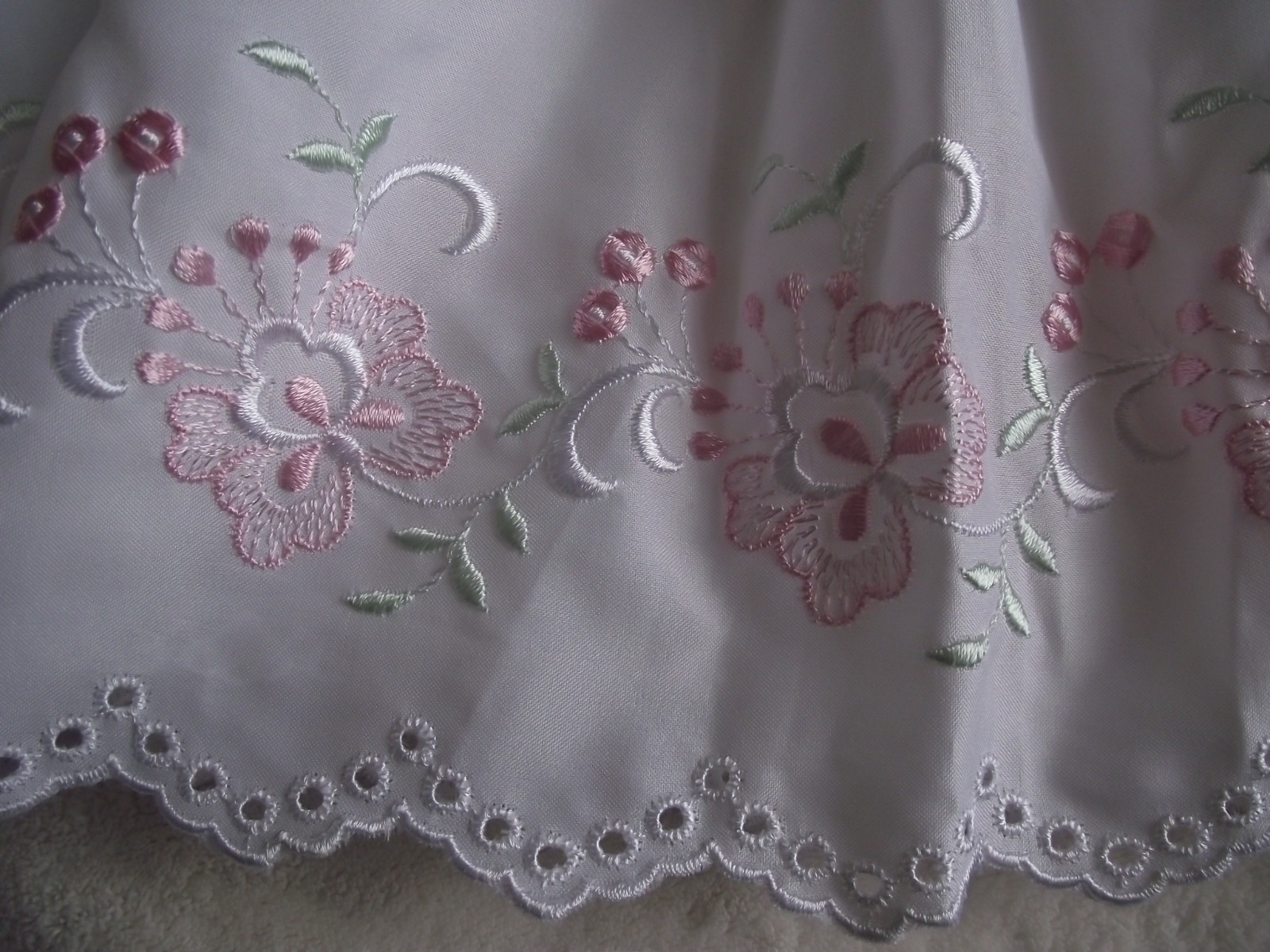 VINTAGE BABY CLOTHES – WHITE & PINK FLORAL DRESS – 6-12 MONTHS – MADE IN ENGLAND