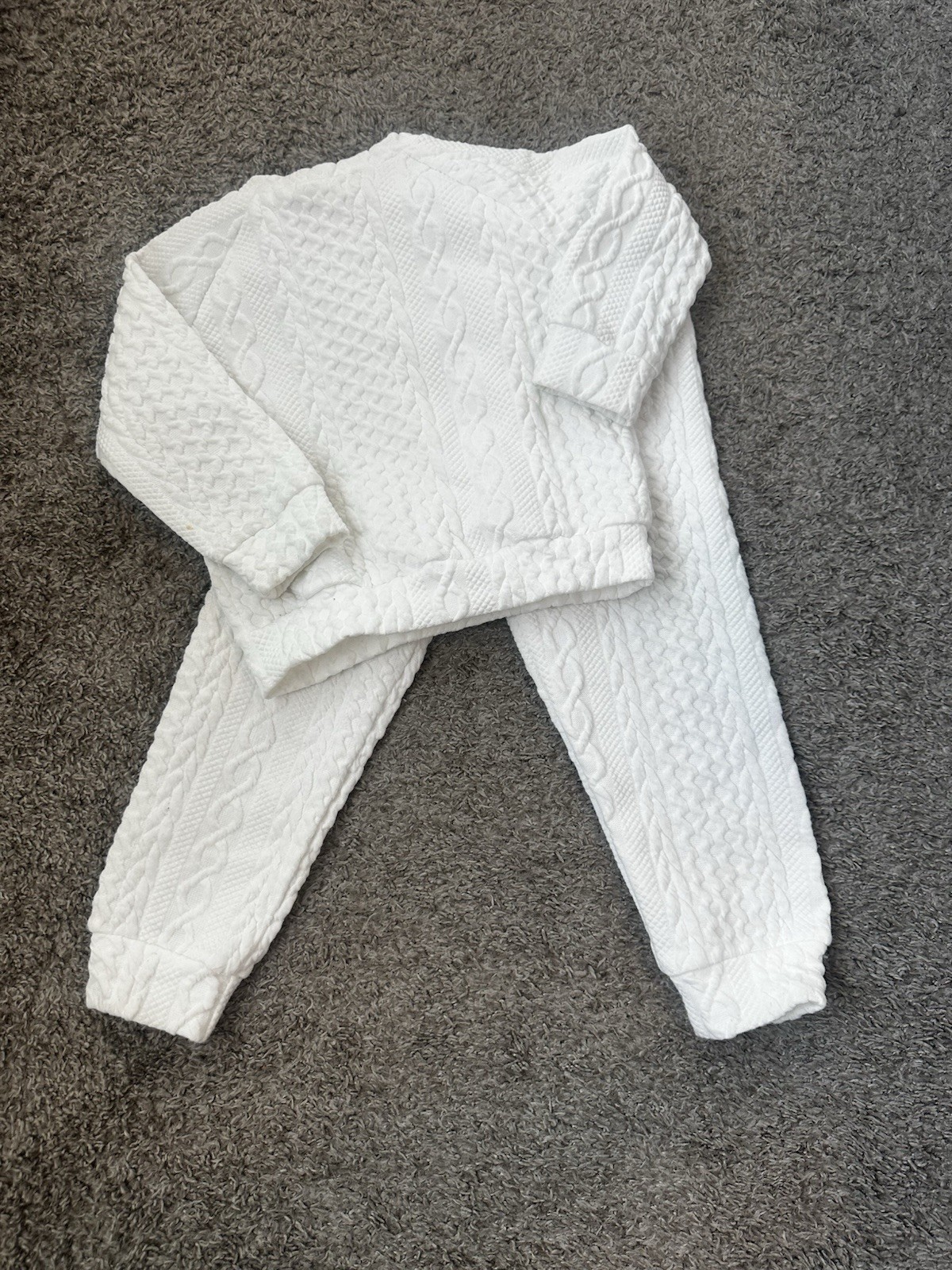 Quilted White 2 Piece Jogging Set Size 3T Long Sleeve Unisex