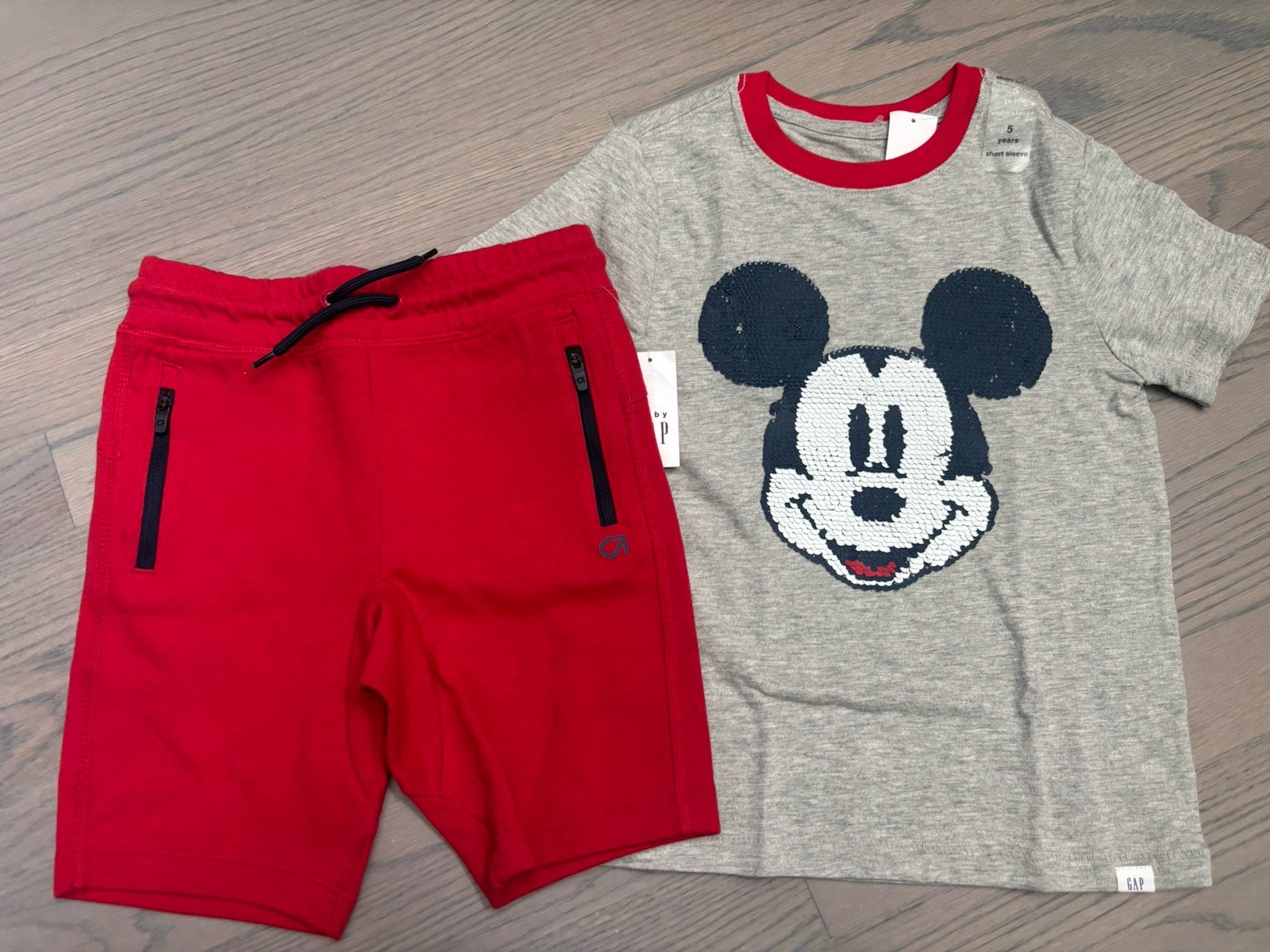 NWT Baby Gap boy 2-piece mickey mouse t-shirt flippy sequin red shorts SET 5 5T