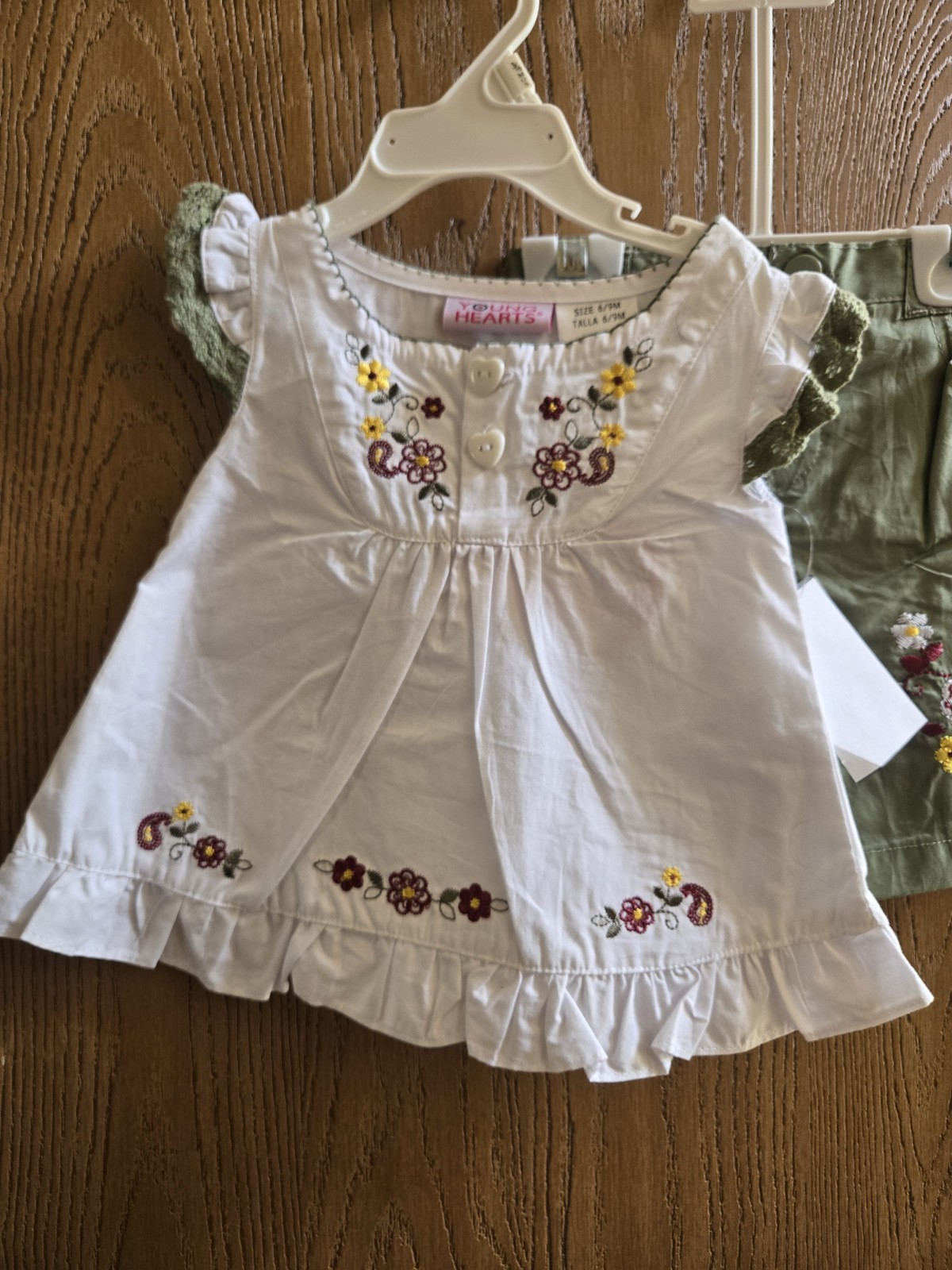 NWT Size 6-9M Young Hearts 2 piece short set outfit w/ white shirt flowers green