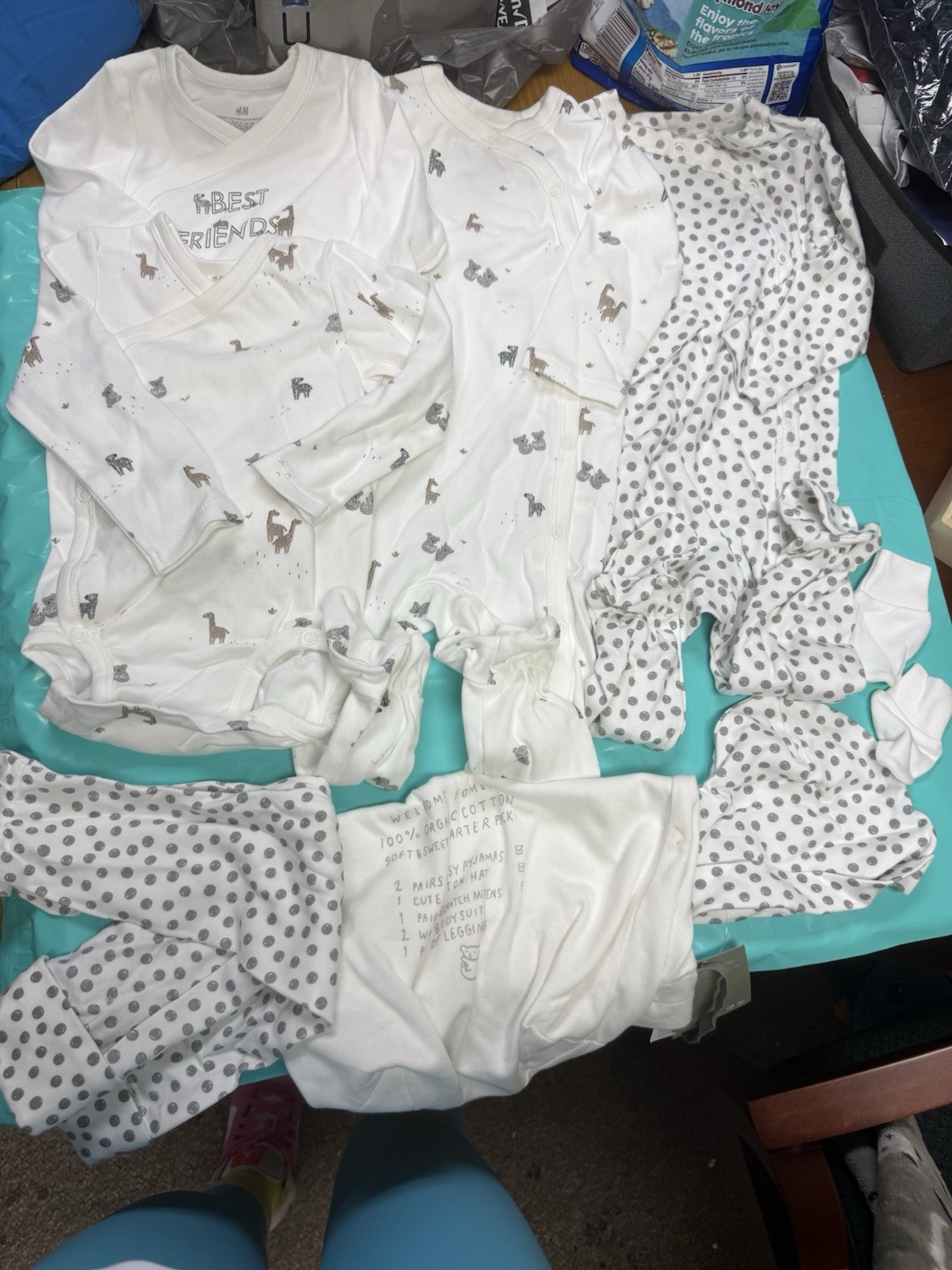 NWT H&M 9 Months Baby Boy Girl Clothes Set W Giftable Cloth Bag Safari Animals