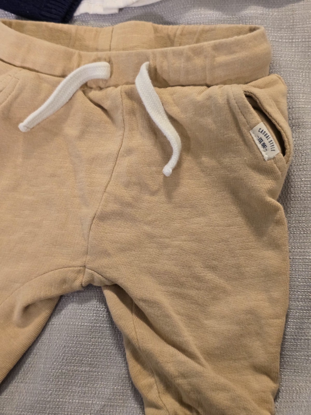 H&M Baby Boys 6-9M 4 Pc Mickey Mouse Cotton Knit Sweatshirt Sweater Shirt Pants