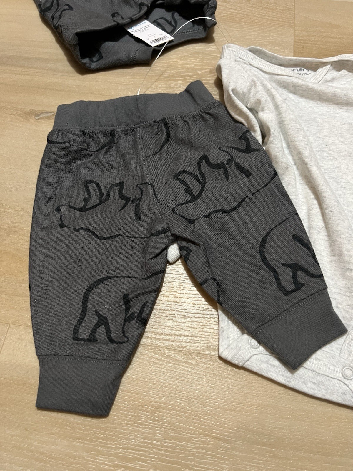 NWT Carter’s 3 Piece Layette Set 3 Months Gray Top Bottoms Bear