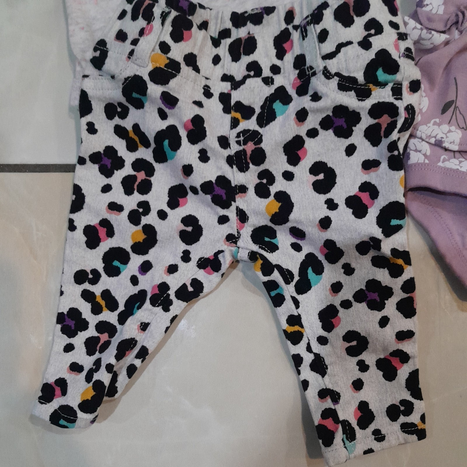 Infant Girls Mixed Lot of 5 Bodysuits and Pants Sz 0-3 months