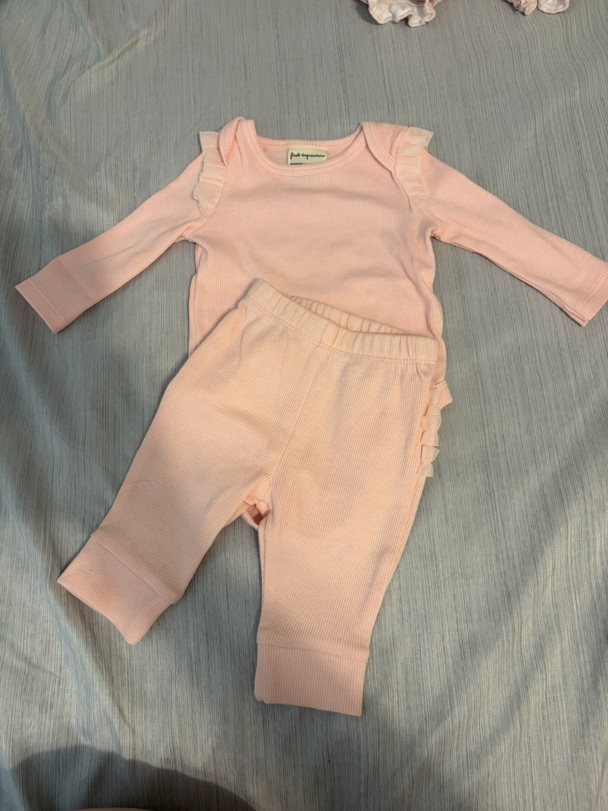 First Impressions Ruffle Set – 2 piece – Size Newborn