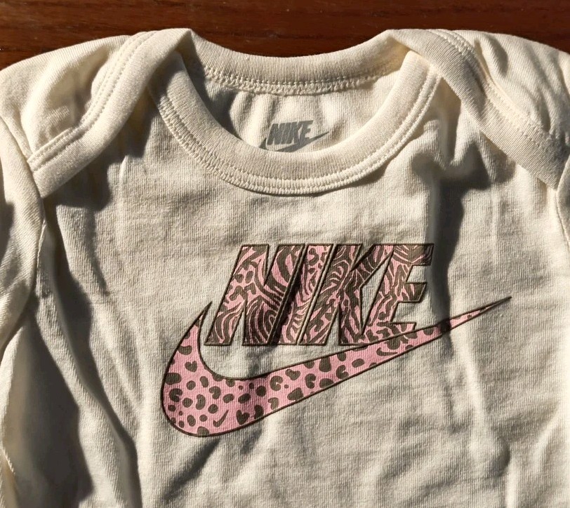 Nike Baby Girls’ Wild Warmth Bodysuit & Animal-Printed Leggings Set. Size 9 Mo.