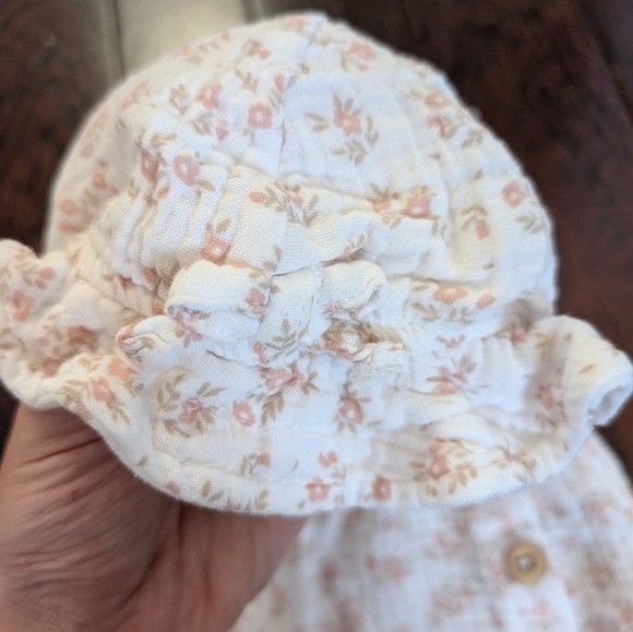 Rabbit + Bear (Emily And Oliver) Organic Cotton Floral Outfit with Hat – 0-3 Mos