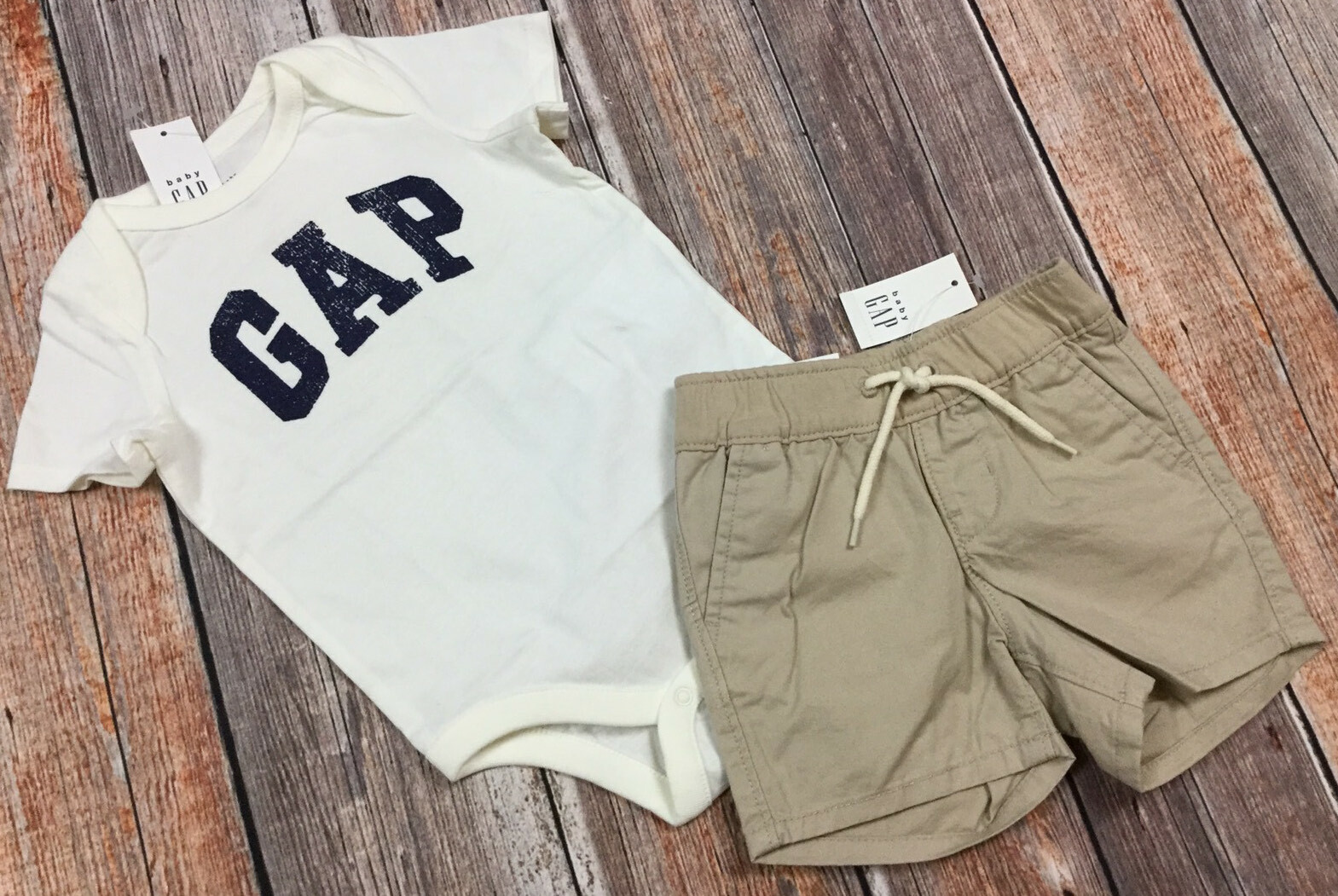 Baby Gap Boys 6-12 Months Logo Shirt & Tan Brown Shorts Outfit. Nwt